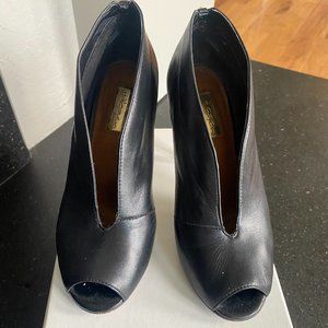Halogen 3" black pumps